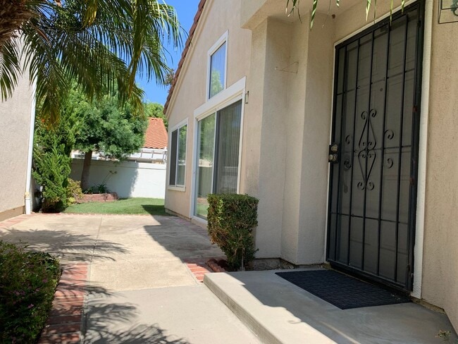 Building Photo - Camarillo Springs Rental now Available