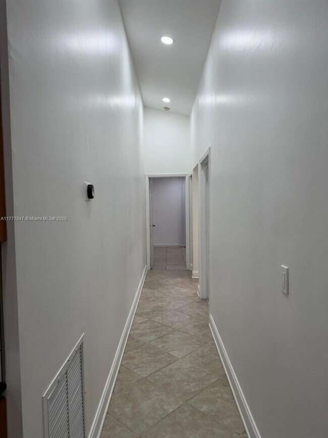 Building Photo - 113 Rosewood Ln