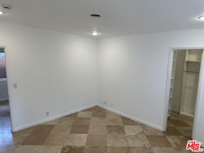 Building Photo - 2454 Penmar Ave