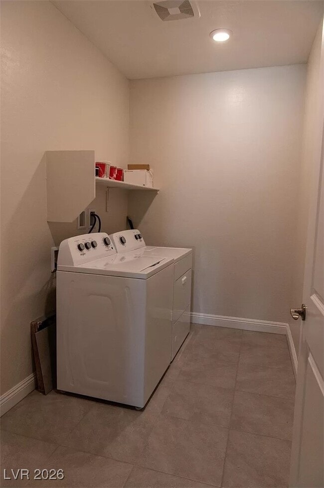 Building Photo - 92 Lake Oasis St