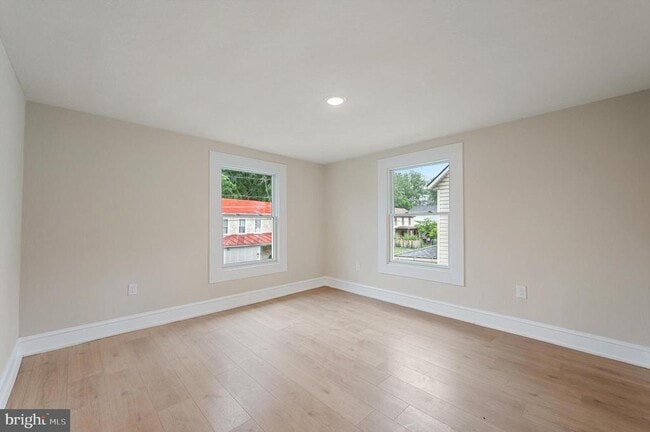 Building Photo - 553 Highland Ave