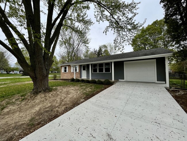 Building Photo - Three Bedroom Home in Southeast Grand Rapids