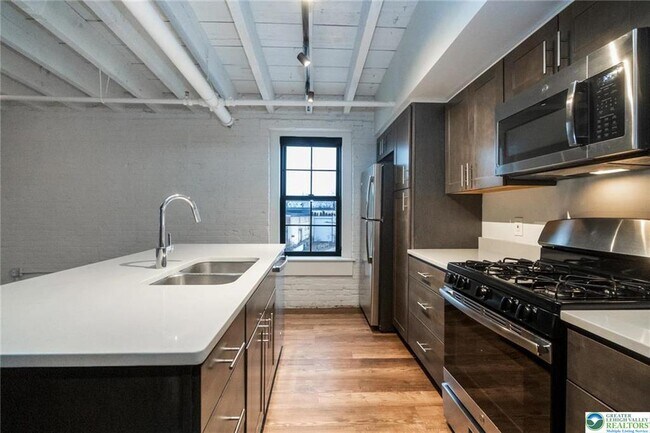 Building Photo - 107 Hamilton St