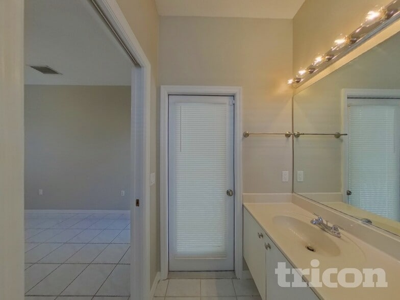 Building Photo - 3026 Woodland Fern Dr