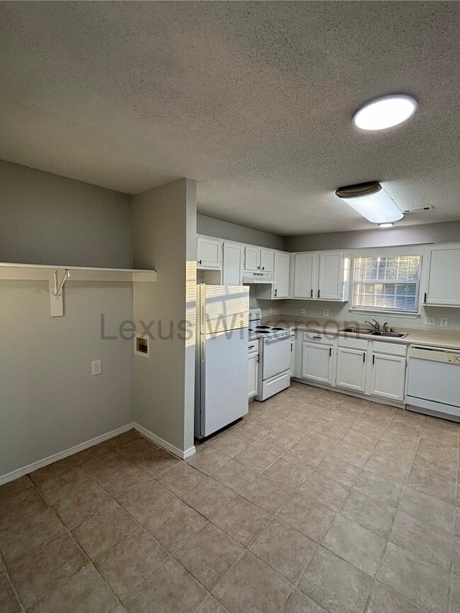 Building Photo - 3505 SW Victoria Pl