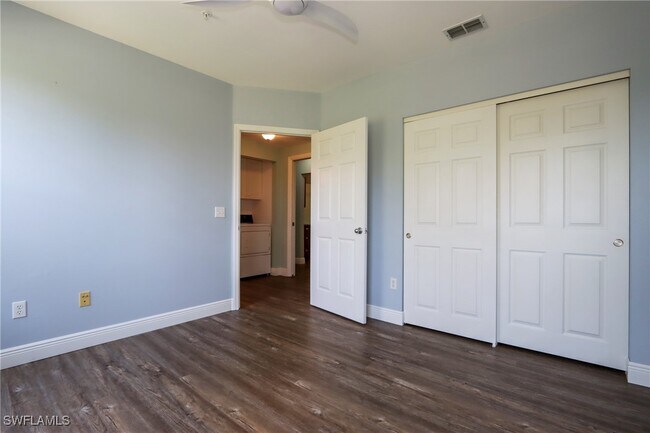 Building Photo - 14801 Park Lake Dr