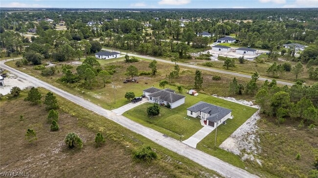 Building Photo - 1108 Eauclaire St E