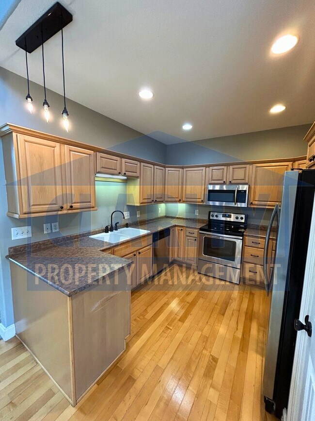 Building Photo - 3131 Pin Oaks Cir NE