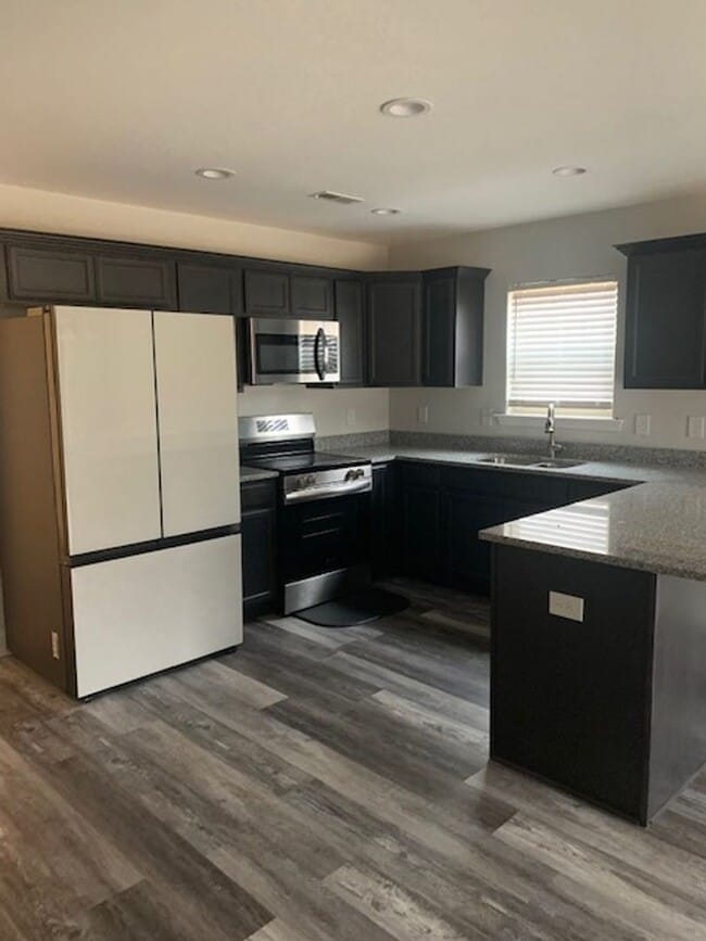 Building Photo - Single Family Home