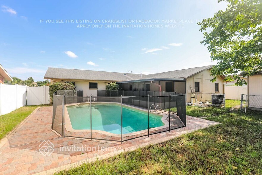 Building Photo - 10948 Tangora St