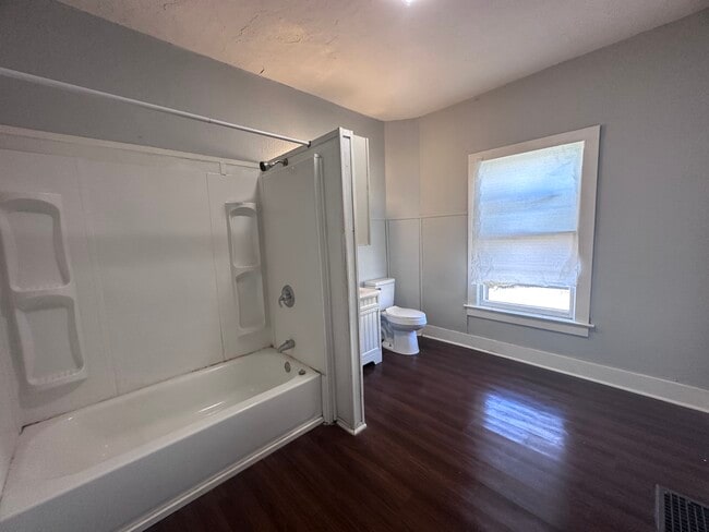 Building Photo - 911 Main-W