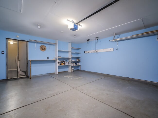 Building Photo - 910 Torsion Lane