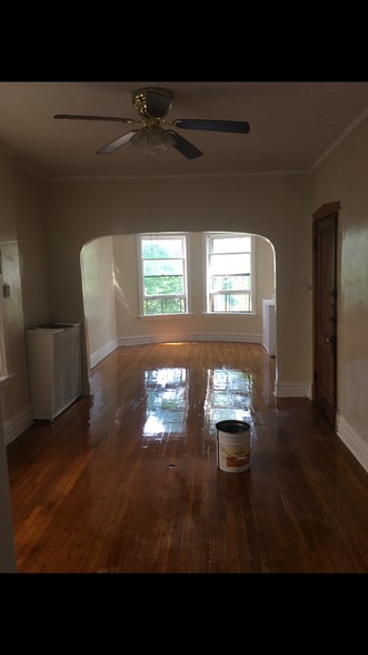 Building Photo - 1222 W Albion Ave