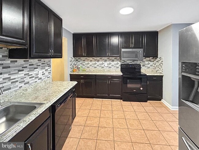 Building Photo - 19634 Club Lake Rd