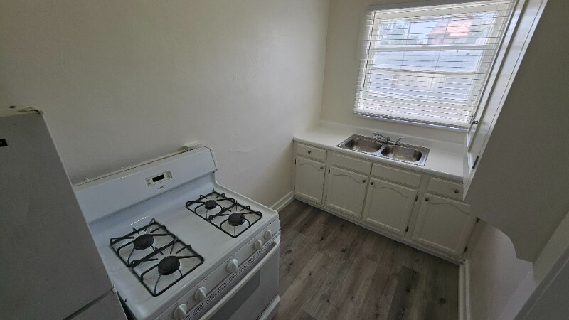 Primary Photo - 815 S Lake St