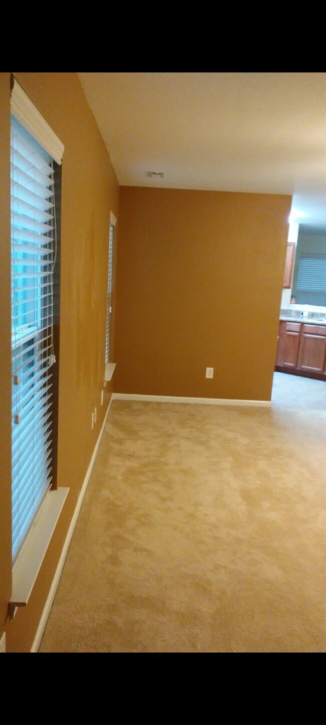 Building Photo - 1531 Hamilton Hills Dr