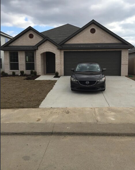 Building Photo - 1512 Chama Dr