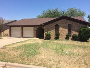 Building Photo - READY TO RENT! 3/2/2