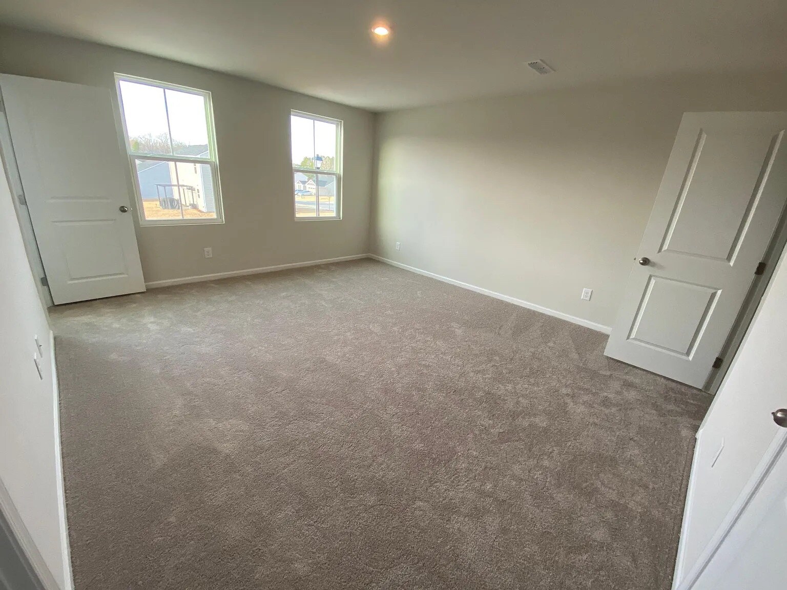 Building Photo - Room in House on Bark Way