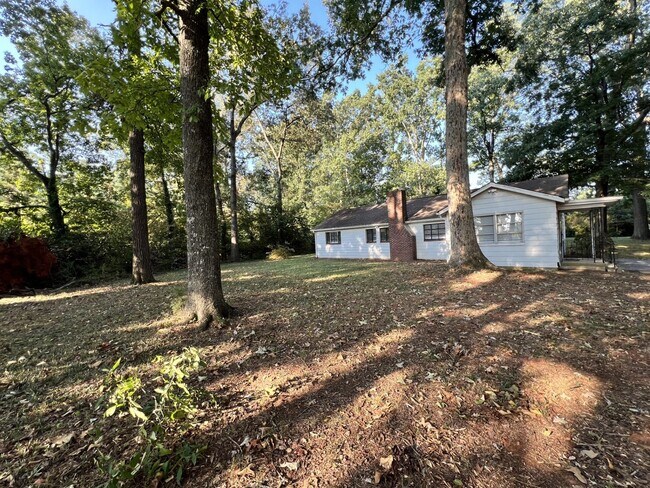 Building Photo - 3 Bed | 2 Bath Single Family Home