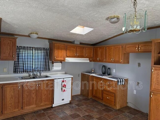 Building Photo - 205 Crossroad School Rd