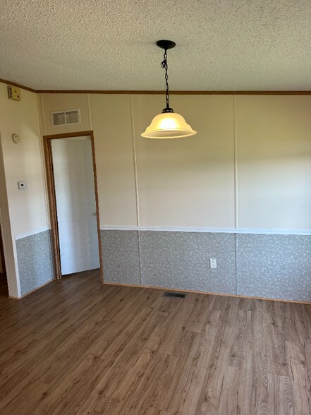 Building Photo - 122 James Way