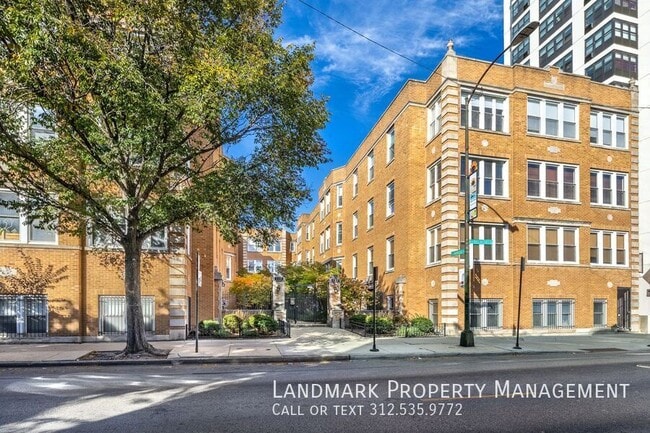 Building Photo - 534 W Belmont Ave