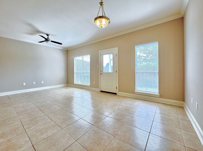 Building Photo - Spacious New Orleans-Style 3BR/2.5BA Townh...