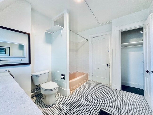 Building Photo - 66 Trumbull St