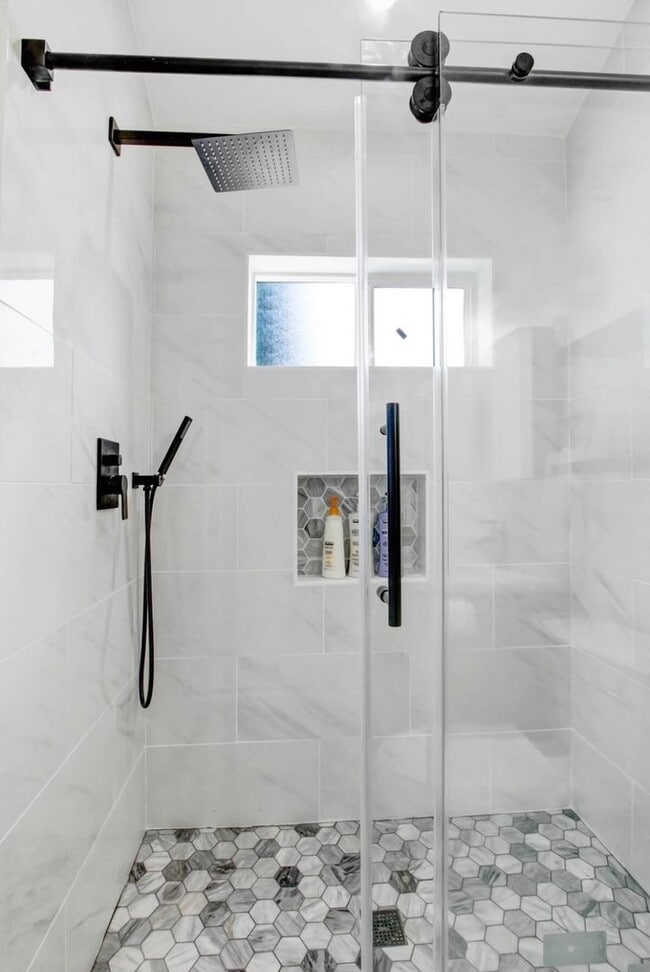Building Photo - Charming studio in Garden Grove, Available...