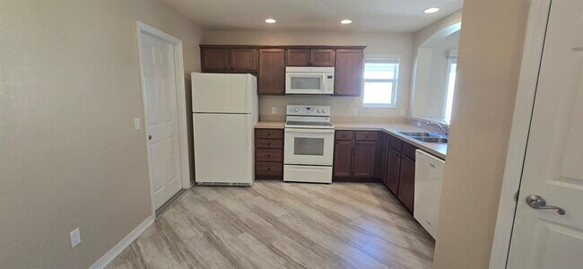 Building Photo - 2577 Lindewood St