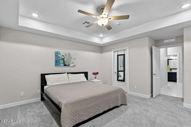 Building Photo - 2621 Maria Casas St