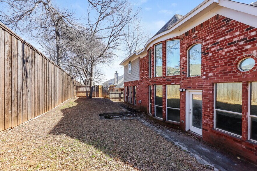 Building Photo - 3405 Marymount Dr