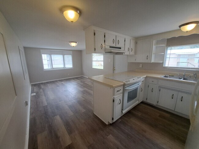 Building Photo - 1BR/1BA updated mobile home close to I10 a...