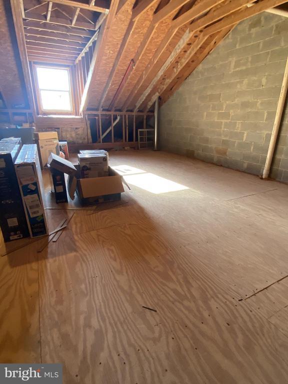 Building Photo - 713 Whitetail Cir