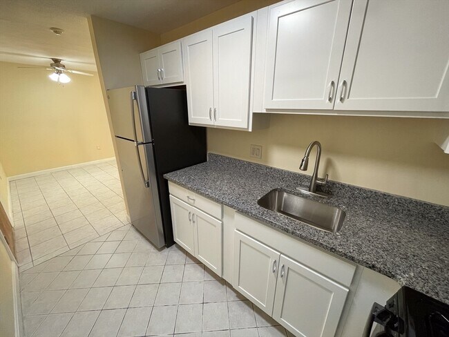 Building Photo - 20 Kenmar Dr