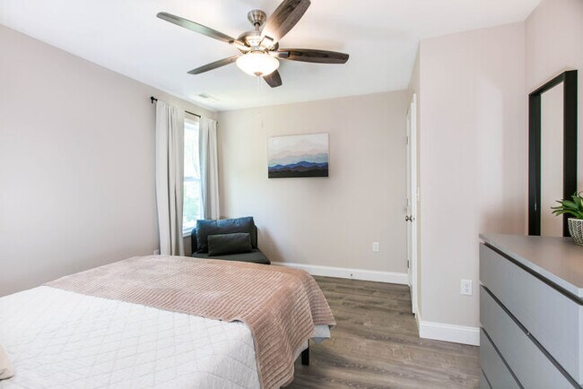 Building Photo - Spacious Three Bedroom w/ Loft Space