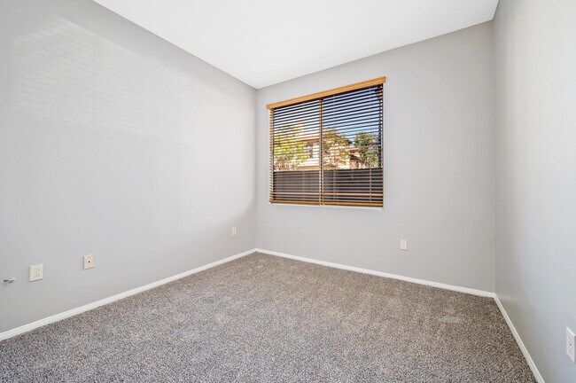 Building Photo - 2726 Dunstan Dr