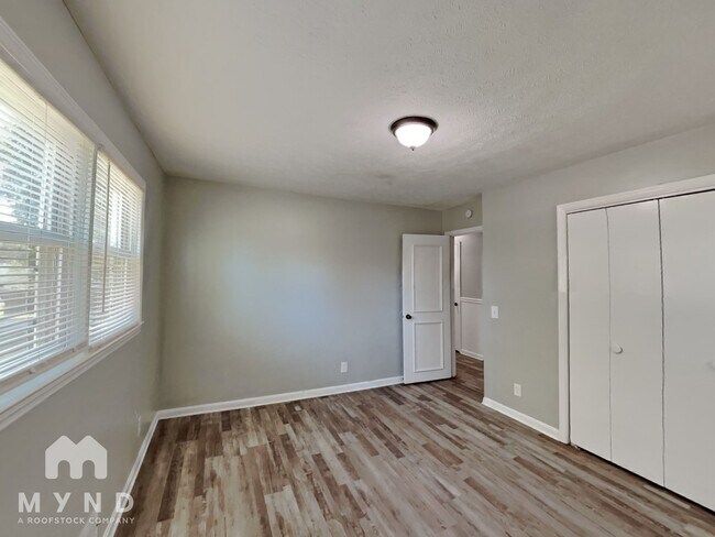 Building Photo - 411 Arrow Bend Rd