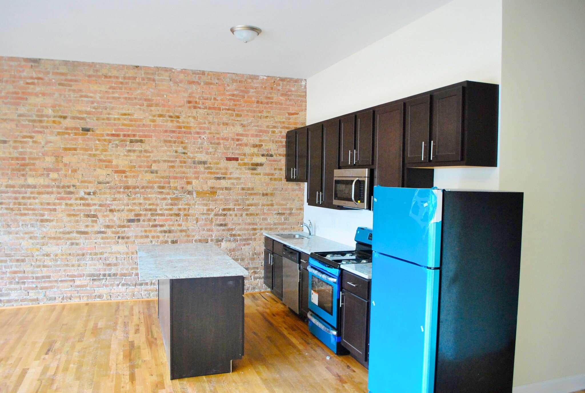 Building Photo - 2025 W North Ave