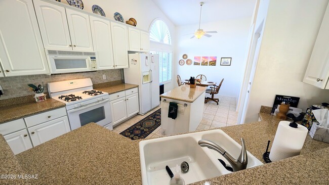 Building Photo - 37284 S Ocotillo Canyon Dr