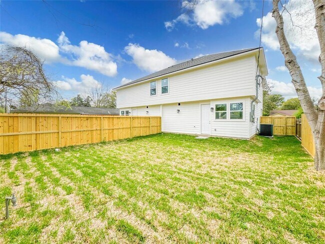 Building Photo - 11514 Courtshire Dr