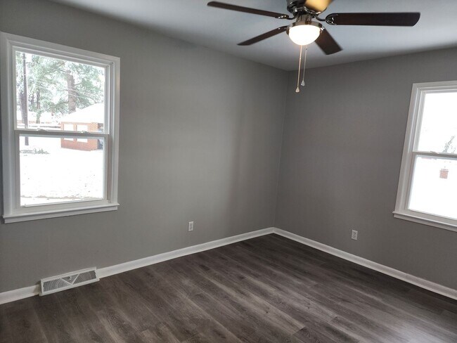 Building Photo - 3 Bedroom 2 Bath Brick Rancher in Mechanicsville!