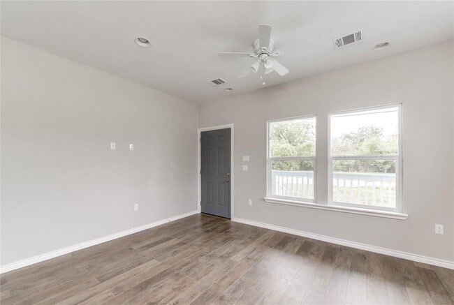 Building Photo - 412 Booth St