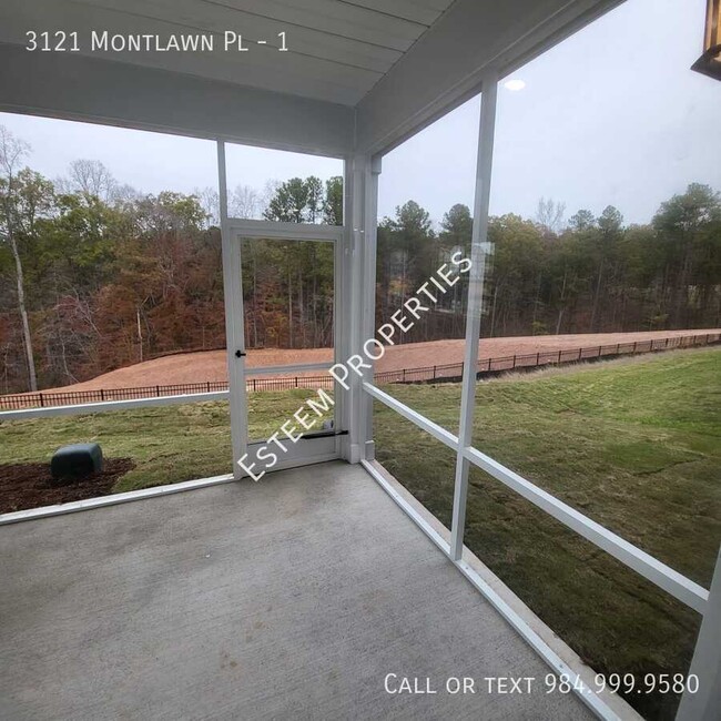 Building Photo - 3121 Montlawn Pl