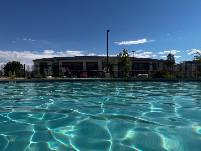 Building Photo - Great 2 Bed 1 Bath in Hurricane!!