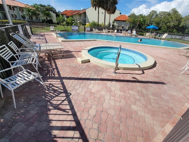 Building Photo - 1515 Pinellas Bayway S