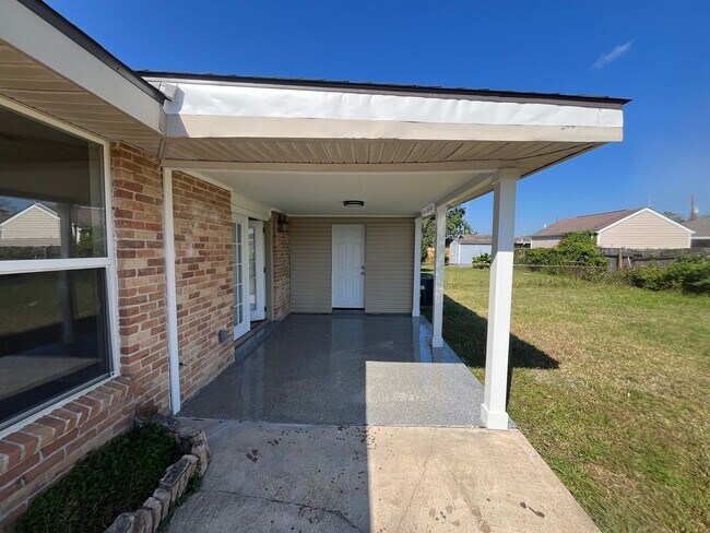 Building Photo - New East Beauty!!!