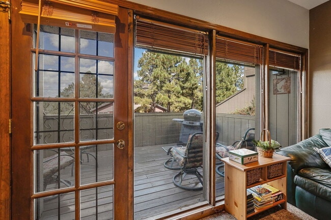 Building Photo - 2650 N Valley View Rd