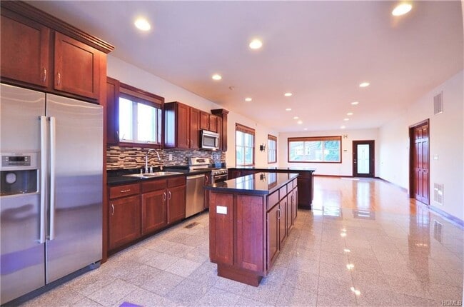 Building Photo - 73 Edgewood Ave